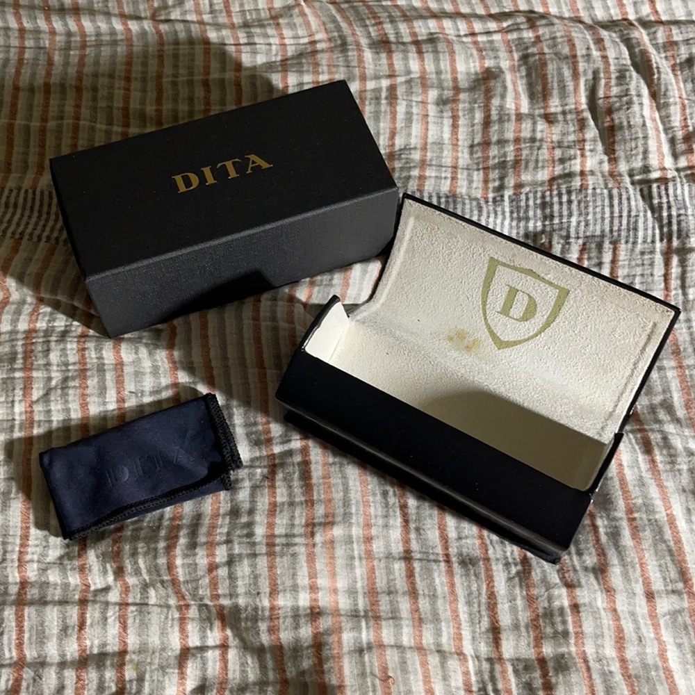 COPY - Dita Vegan case with cloth and box